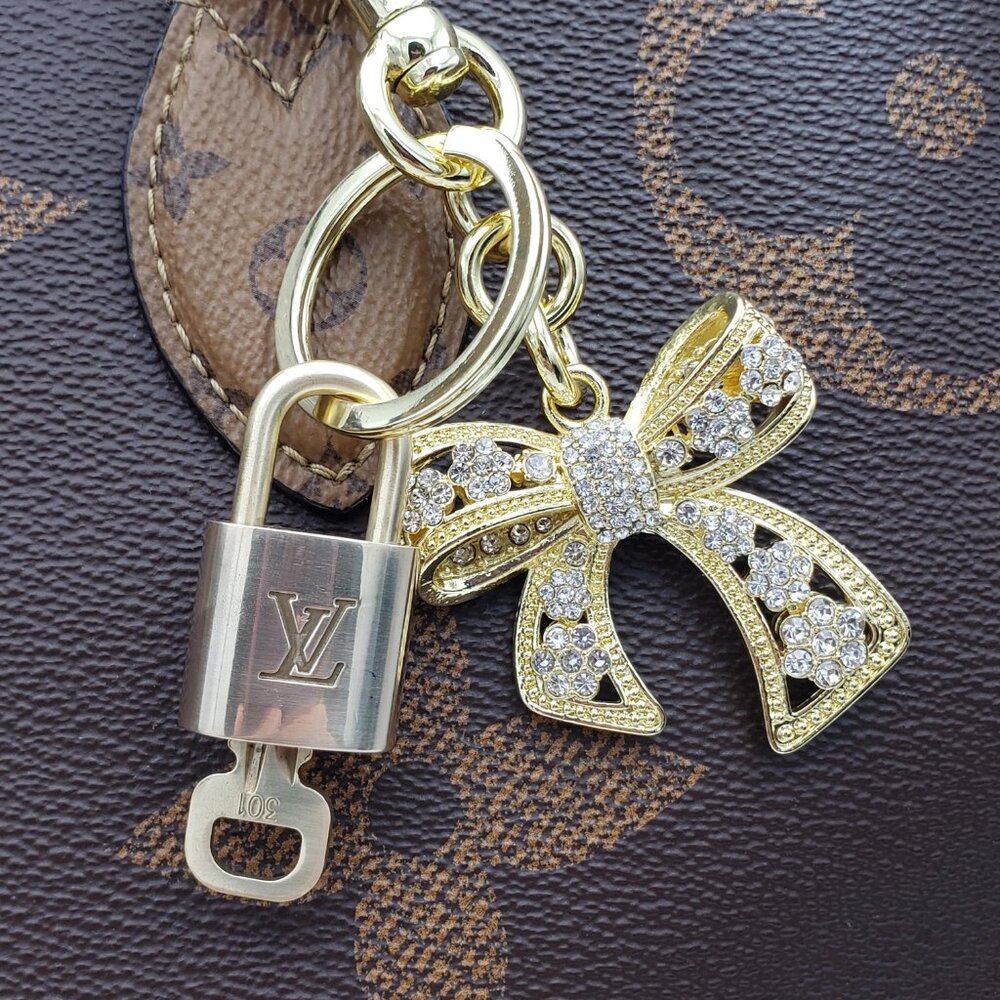 Louis Vuitton Gold Lock & Key 🔑 Authentic LV Unbranded Ribbon Keychain Charm - Picture 8 of 11